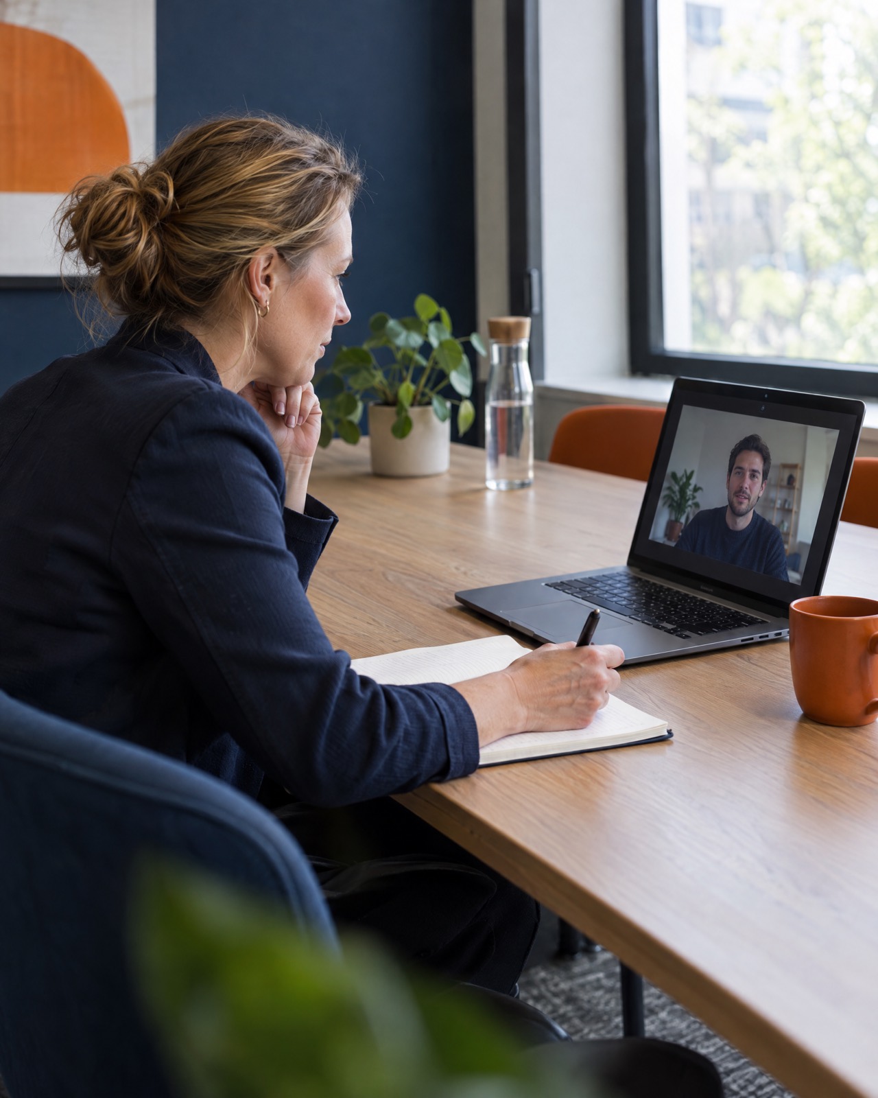 Recruiter voert een videogesprek met een kandidaat